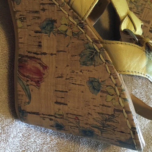 b.o.c. Born Concept yellow wedges floral detail 9M - Picture 7 of 7